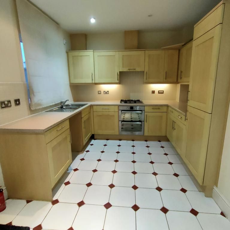 3 bedroom semi-detached house to rent - Photo 1