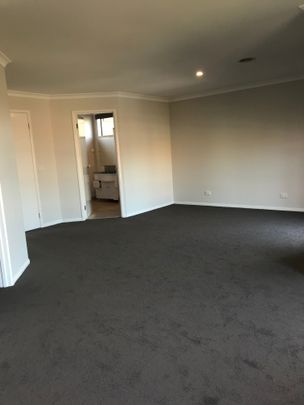 Luxurious Family Home! - Photo 1