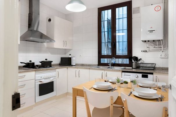 Bright room in les Heures street - Photo 1