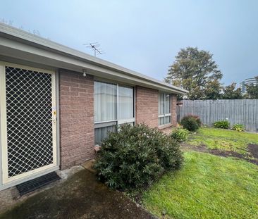 2 Bedroom Unit Walking Distance to Pakington Street - Photo 5