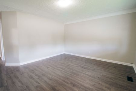 89 Clarendon Ave, Hamilton - 3 Bedroom Main Unit - Photo 4