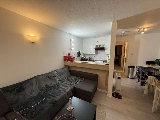 Ground Floor Flat Pavilion Way, Edgware, HA8 - Photo 1