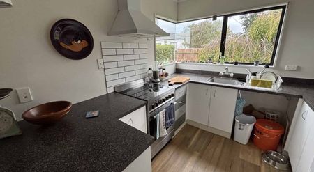 THREE BEDROOMS - TOKOMARU - Photo 3