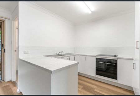 Cosy Place To Call Home, 2 Bed 1 Bath 1Car - Photo 3