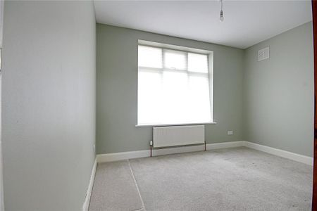 2 bedroom maisonette to rent - Photo 2