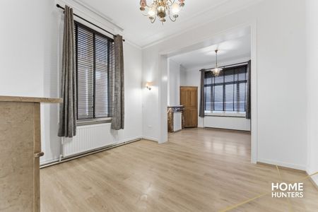 Ruim éénslaapkamer appartement met uniek zicht op het astridpark en de Sint Maartens Kathedraal te Ieper - Foto 4