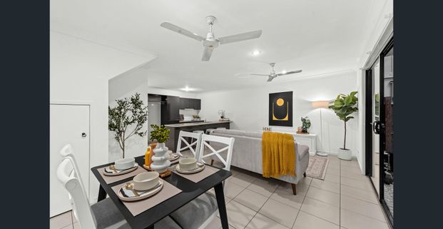 Stylish 3-Bedroom Villa with Private Courtyard in a Peaceful Calamvale Pocket - Photo 1