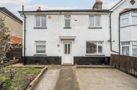 3 bedroom semi-detached house to rent - Photo 5