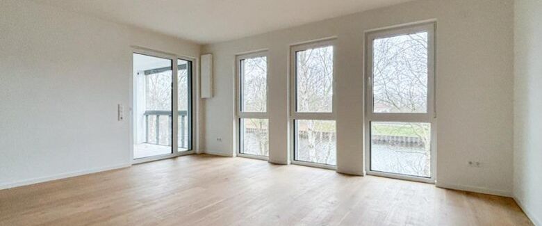 Hochwertige 4-Zimmer-Wohnung mit traumhaftem Blick auf den Küstenkanal - Photo 1