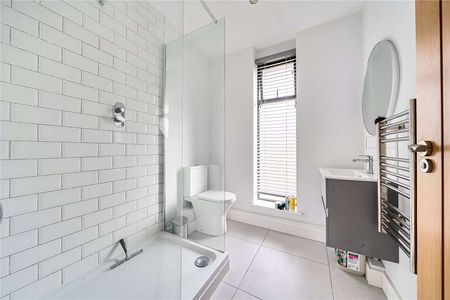 Ground floor one bedroom apartment with parking and its own entrance. - Photo 5