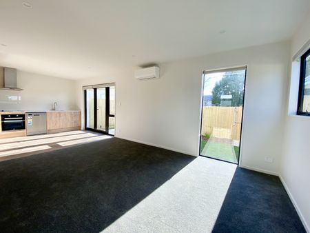 2/52 Hills Road, Edgeware - Photo 2