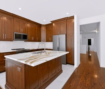 For Lease - 63 Woodroof Crescent, Aurora, Ontario - Photo 2