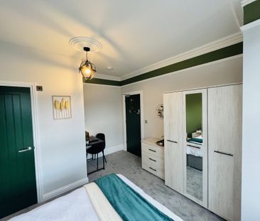 BEDROOM 1- MEDIUM DOUBLE ENSUITE - Photo 6