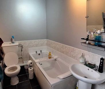 3 bedroom terraced house to rent - Photo 5