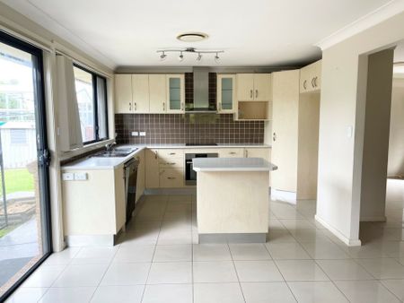 Well Presented 3 Bedroom Family Home Close to All Local Amenities! - Photo 5