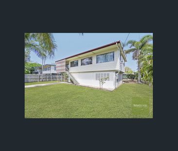 Large Home In Central Area! - Photo 3