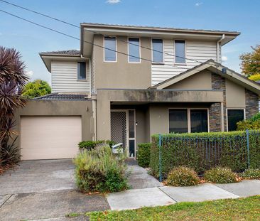 Executive style living in prized pocket locale! - Photo 1