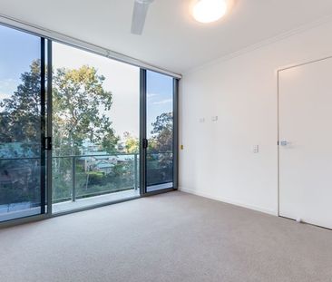 Spacious apartment with Garden View! 1 BRM 1 BTH 1 Carspace - Photo 3