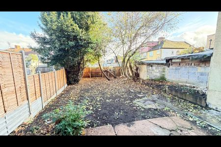 3 Bed Terraced House, Brockley Road, SE4 - Photo 4