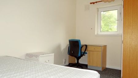 South Street, Southsea - Photo 4