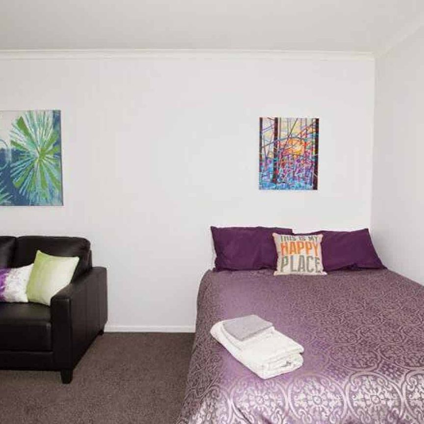 Short walk to Uni - Photo 1