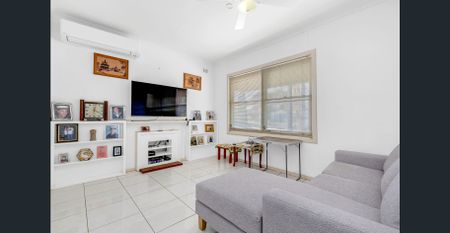 Renovated 3 bedroom home - Photo 3