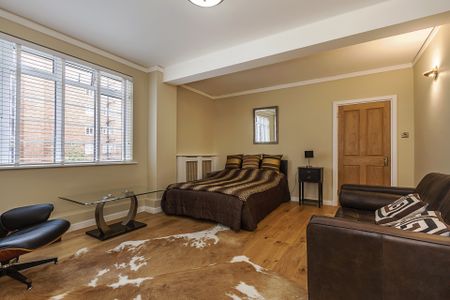 Latymer Court, Hammersmith Road, Hammersmith, London, W6 - Photo 2