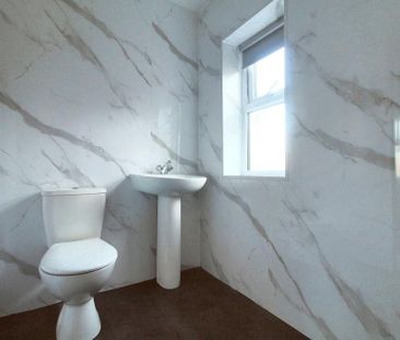 4 bedroom flat to rent - Photo 2