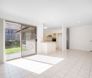 Family Home in Mudgeeraba! - Photo 2