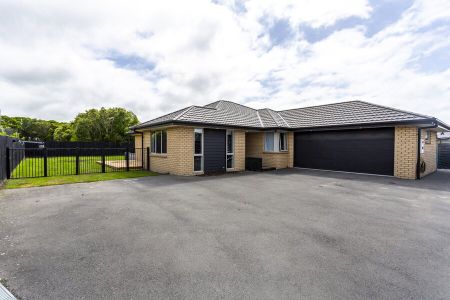 Spacious and private family home! - Photo 4