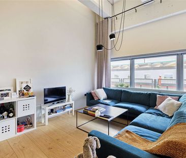A spectacular one bedroom apartment in this exclusive converted commercial premises. - Photo 1