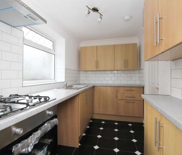 3 bedroom semi-detached house to rent - Photo 3