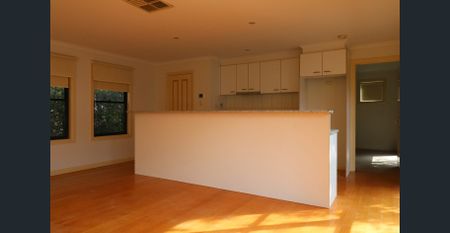 HOUSE FOR LEASE - 81 GLADSTONE STREET, QUARRY HILL - Photo 2