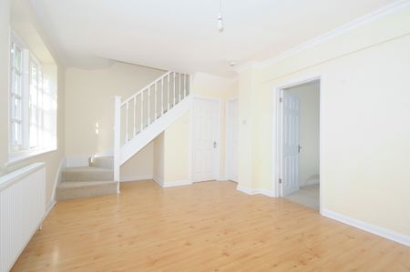 4 bedroom detached house to rent - Photo 3