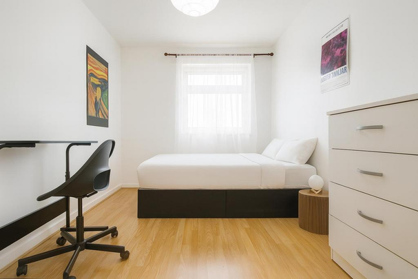 4 bedroom flat to rent - Photo 1