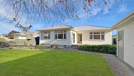 ROSLYN - 3 BEDROOMS - Photo 2