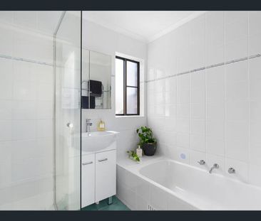 Light-Filled Family Townhouse with Courtyard & Dual Access - Photo 4