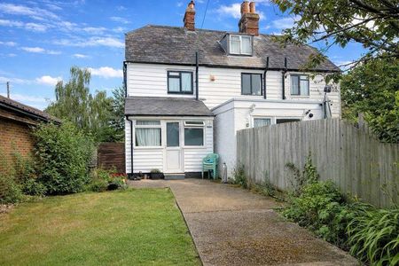 2 bedroom end of terrace house to rent - Photo 2