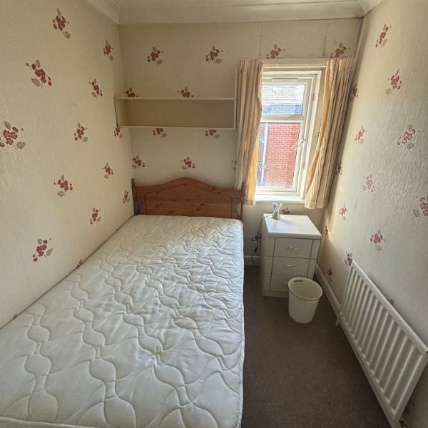 34 Ebor Parade, Belfast BT12 6NS - Photo 1