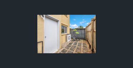 REJUVENATED TOWNHOUSE WITH ONLY ONE NEIGHBOUR – A1 LOCATION! - Photo 3