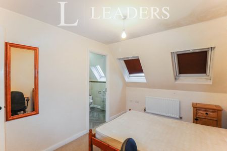 4 bedroom house to rent Whistlefish Court, Norwich, NR5 - Photo 3