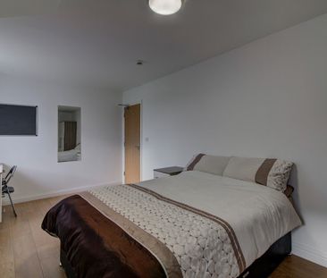 7 Bed Flat, Stonemasons Close, L7 - Photo 6