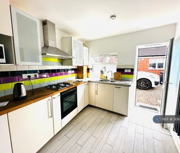 3 bedroom semi-detached house to rent - Photo 6