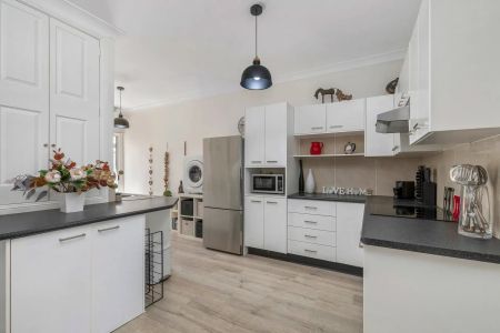 Modern Coastal Living in the Heart of Umina Beach - Photo 2