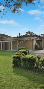LARGE TWO BEDROOM UNIT - WALK TO SHOPS & TRANSPORT - Photo 4