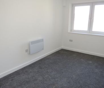 Wheatley Court, HALIFAX - Photo 3