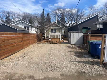 Riversdale - 2 Bedroom Lower Unit - 719B Ave I S - Photo 4