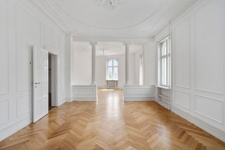 Flot herskabslejlighed med fire altaner - Photo 4