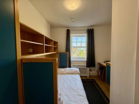ALL BILLS INCLUDED – A Modern Single Studio Apartment on the Second Floor in Hammersmith, London W6 - Photo 3