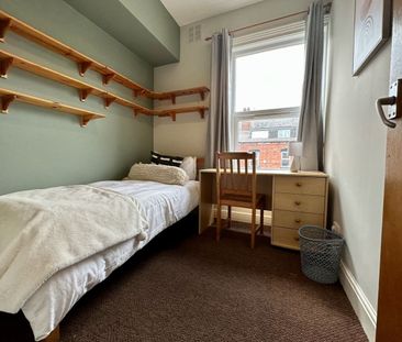 5 Bed Terraced House, Trelawn Avenue, LS6 - Photo 4